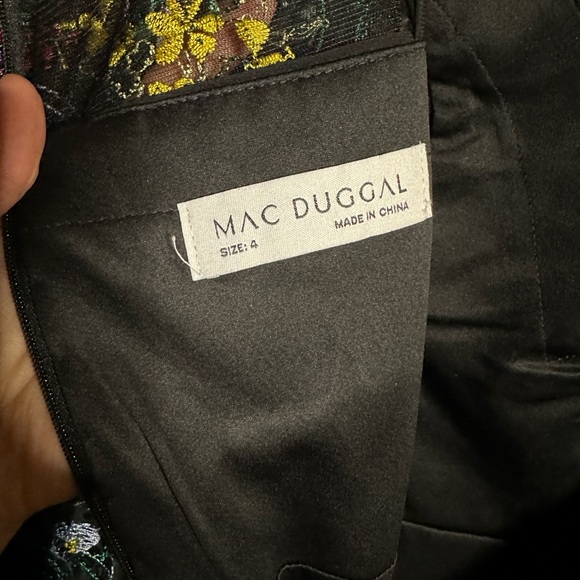 Mac Duggal illusion embroidered jersey gown, sz 4, new, no defects - Picture 11 of 11